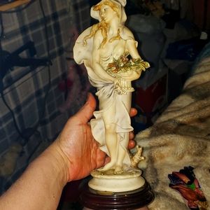 Florence Armani statue